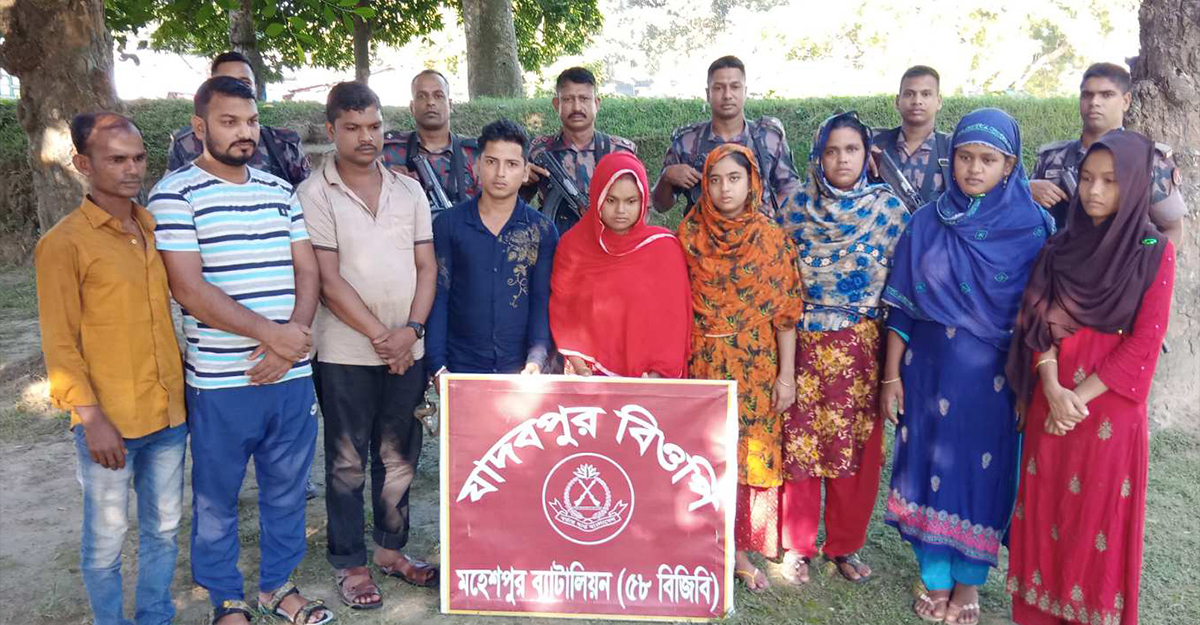 বিনা পাসপোর্টে সীমান্ত পার হতে গিয়ে আটক ২৬