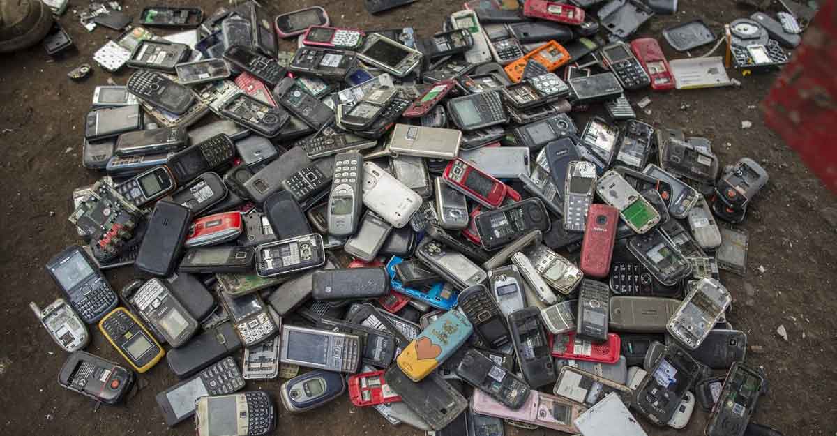 ৫৩০ কোটি মোবাইল ফোন বাতিল হচ্ছে, ই-বর্জ্যে বাড়ছে দূষণ 