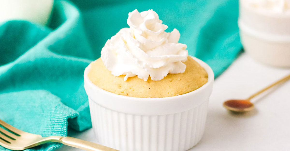 মাত্র ৫ মিনিটেই বানিয়ে ফেলুন কেক