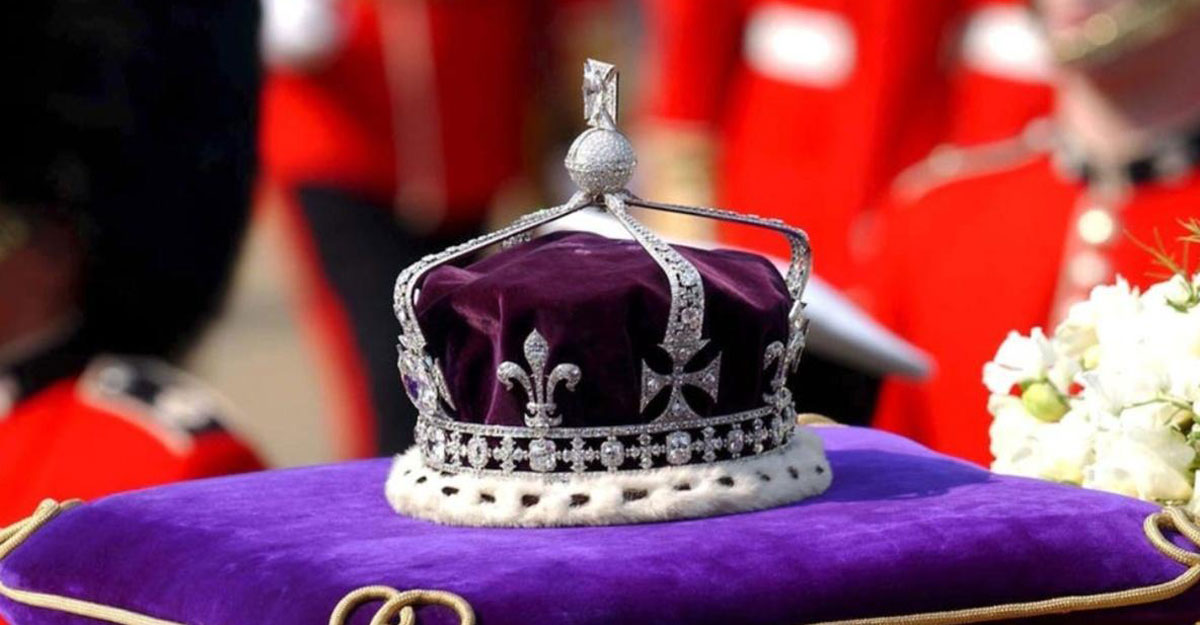 রানির মূল্যবান কোহিনুরের মুকুটটি উঠছে কার মাথায়?