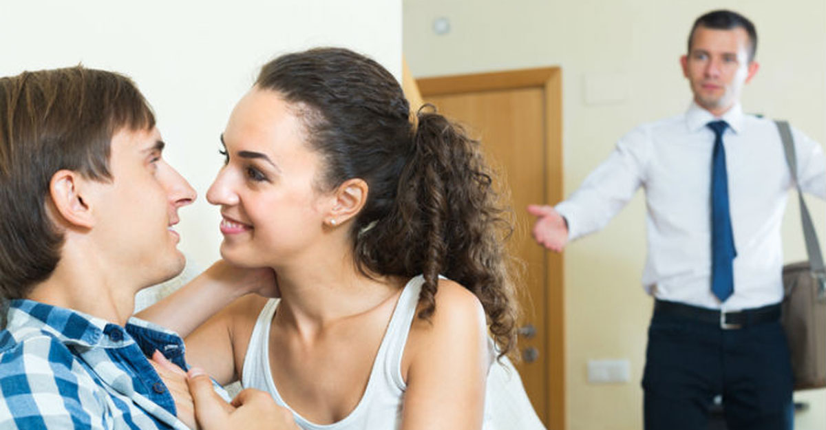 মানুষ সবচেয়ে বেশি পরকীয়ায় জড়ায় কোন মাসে?