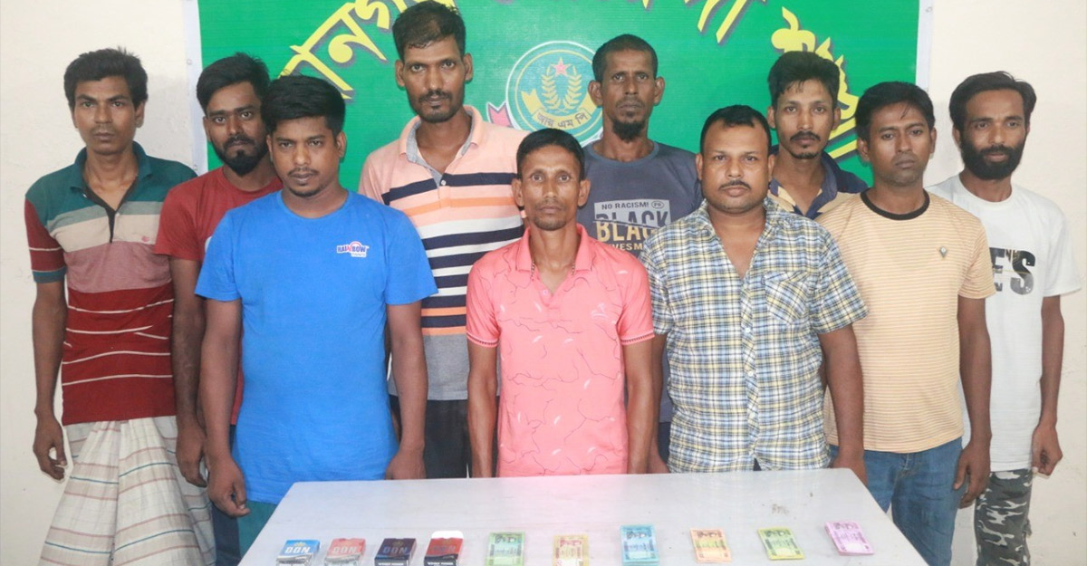 বসত বাড়িতে জুয়ার আসর, ডিবির অভিযান