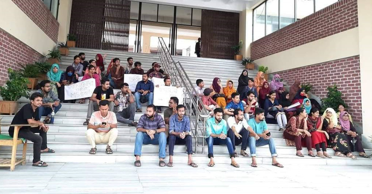 অনার্সের ফলের আগেই মাস্টার্সে ভর্তি শেষ, বিড়ম্বনায় শিক্ষার্থীরা