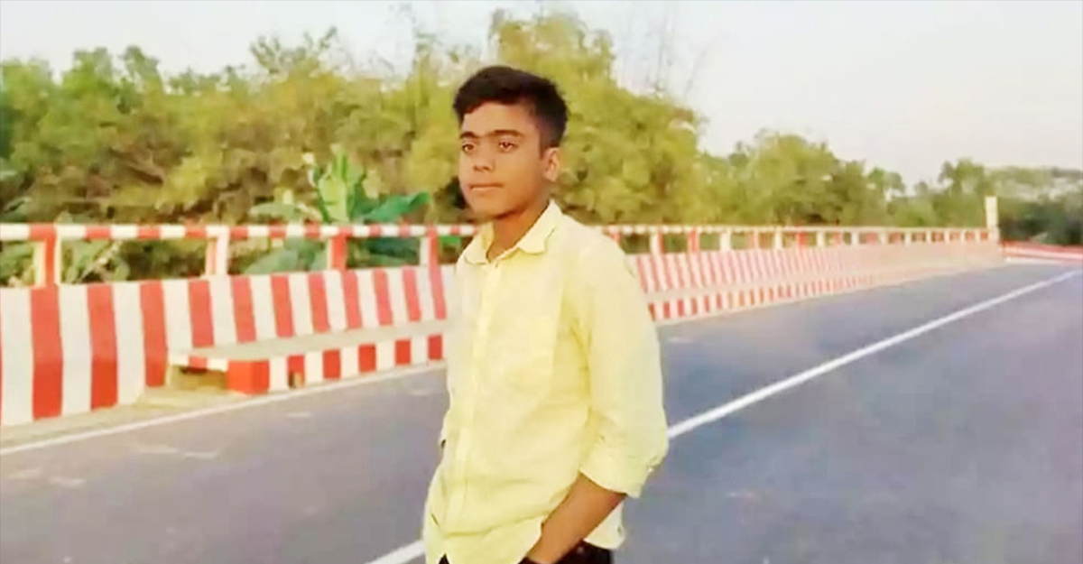 এক মাসেও মেলেনি স্কুলছাত্রের সন্ধান