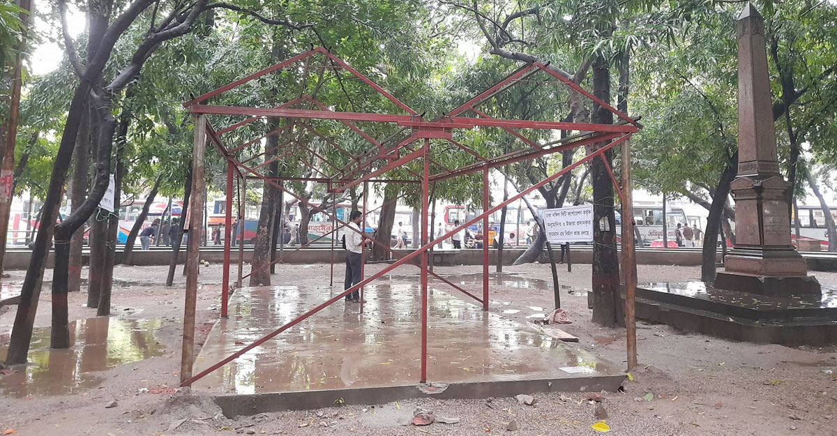 ভিক্টোরিয়া পার্কের ভেতরে খাবারের দোকান বসাচ্ছে সিটি করপোরেশন