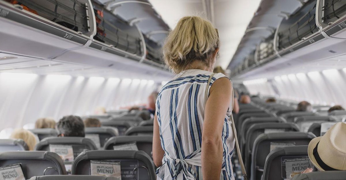 বিমানে যে কারণে কারও সঙ্গে আসন পরিবর্তন করবেন না