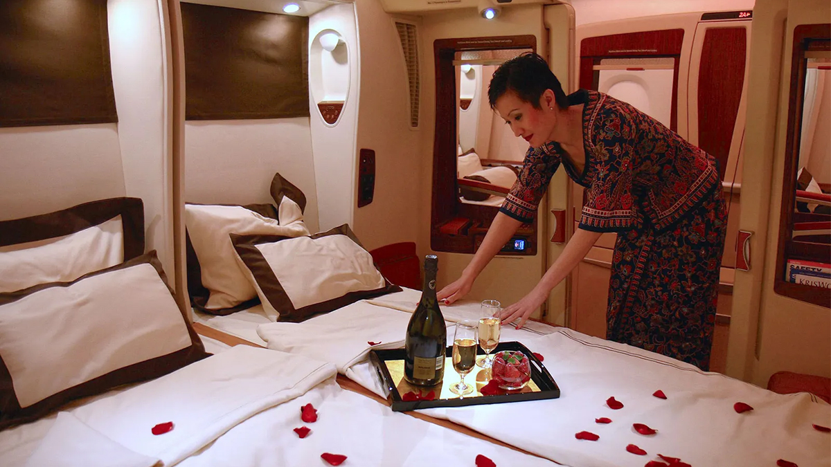 বিলাসবহুল ৫ এয়ারলাইন্সে প্রথম শ্রেণির যাত্রীরা যেসব পরিষেবা পায়