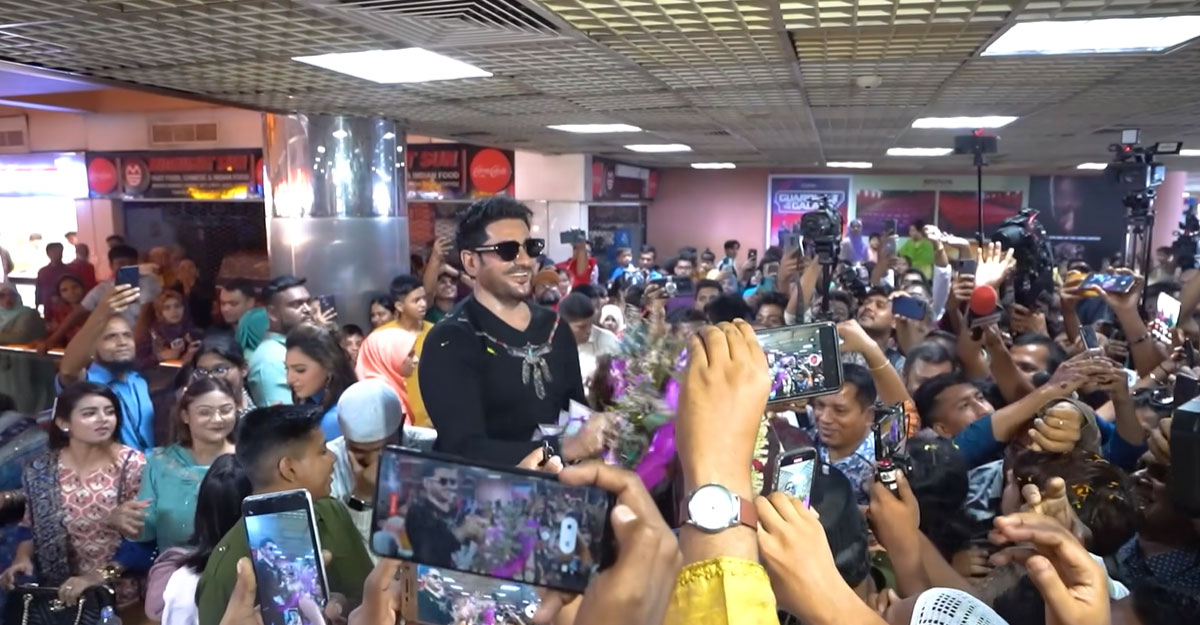 ‘কিল হিম’ ছবির শোয়ে নারীদের হেনস্তার অভিযোগ