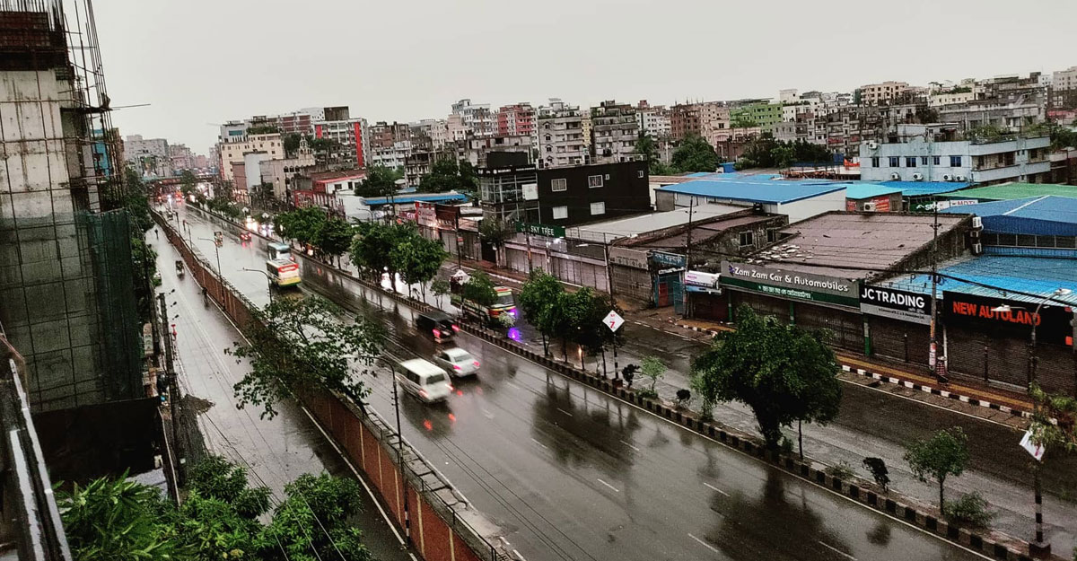 বৃষ্টিতে ঢাকার বাতাসের মানে স্বস্তি