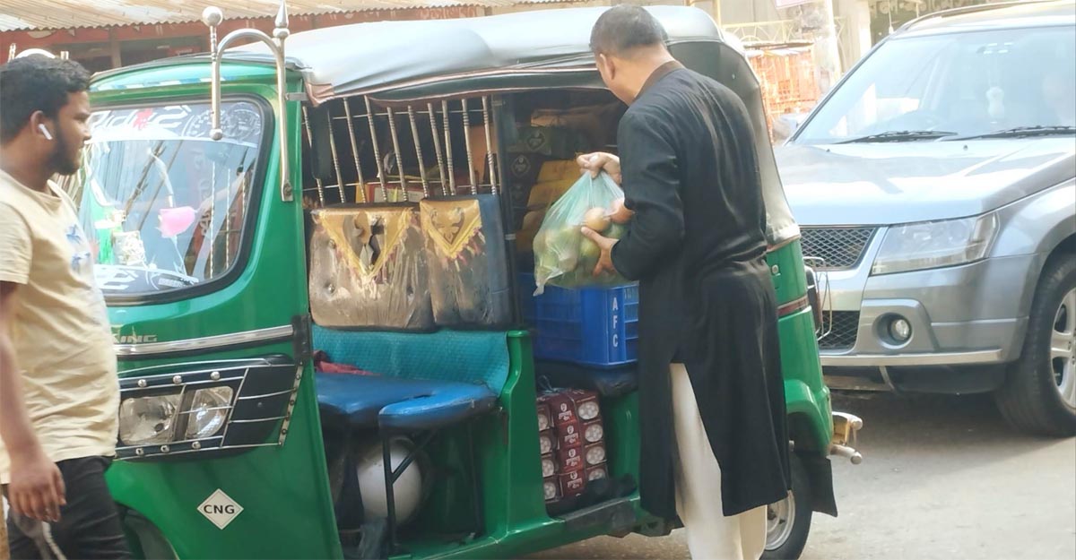 ইফতার যেন মেয়ের বাবার গলার কাঁটা!