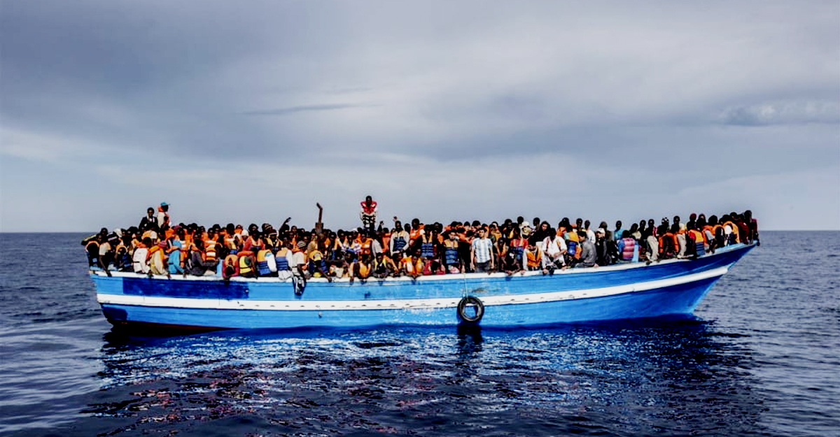 উপকূল দিয়ে প্রবেশ করা অভিবাসীদের বিরুদ্ধে কঠোর হচ্ছে ইতালি