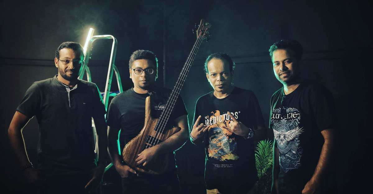 ক্ষ্যাপার দলের ‘টাকার গান’