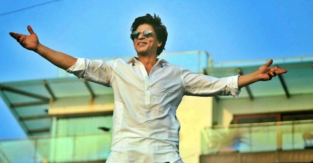 ‘মান্নাত’-এ ঈদের নামাজ পড়েন শাহরুখ