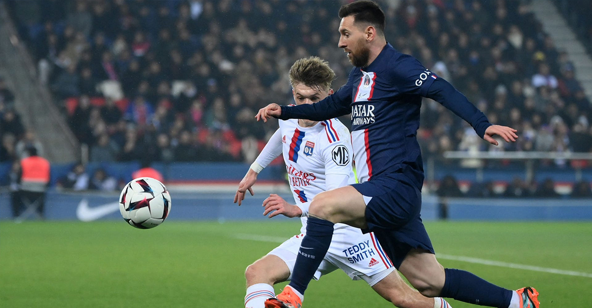 ঘরের মাঠে মেসি–এমবাপ্পেদের হার