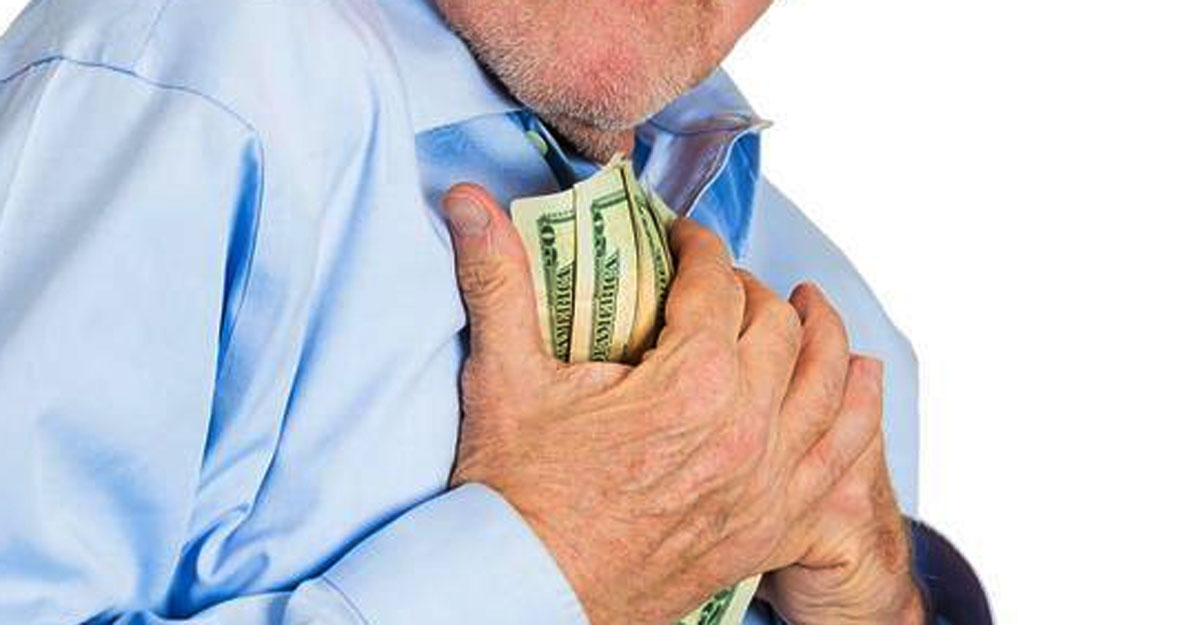 স্বামী কৃপণ হলে স্ত্রীর গোপনে যা করা জায়েজ