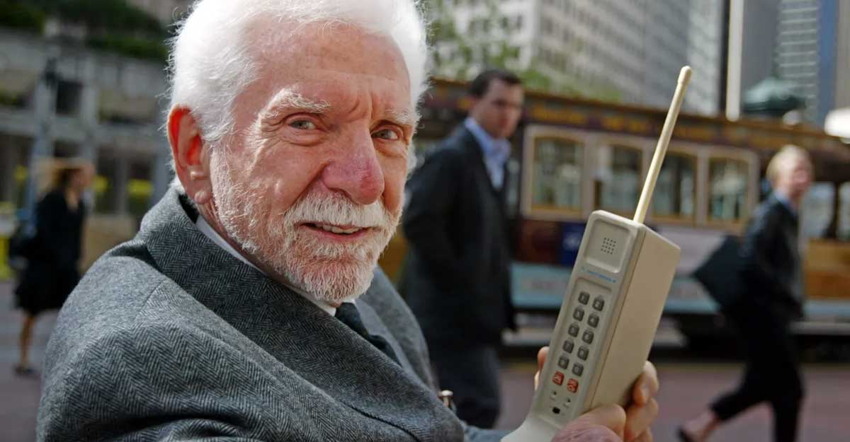 প্রথম মোবাইল কল করা হয়েছিল ৫০ বছর আগে