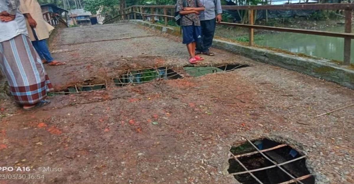 ব্রিজ নাকি মরণ ফাঁদ!