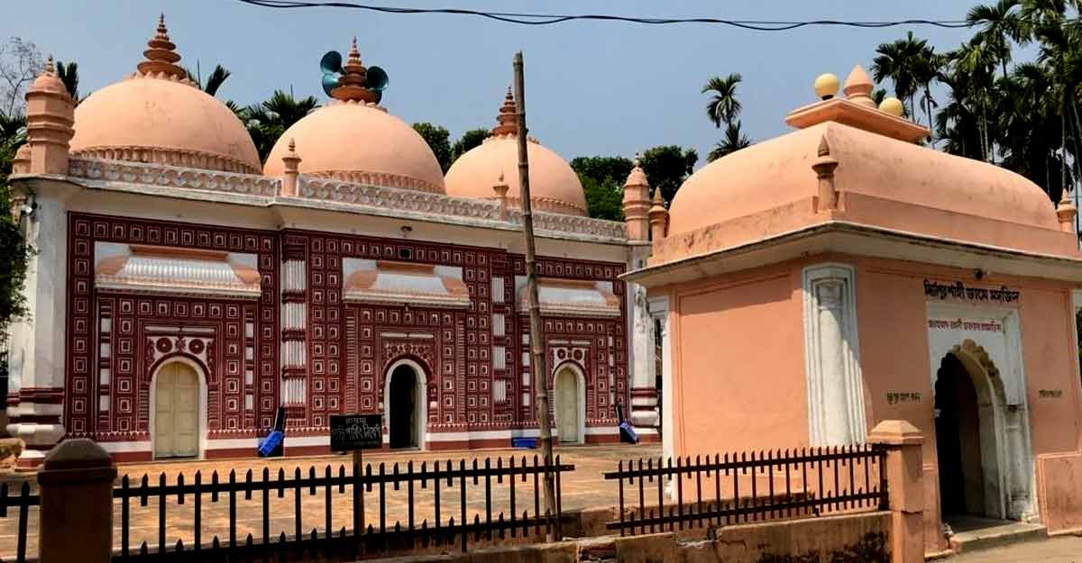 মোগল স্থাপত্যের নিদর্শন পঞ্চগড়ের মির্জা শাহী মসজিদ