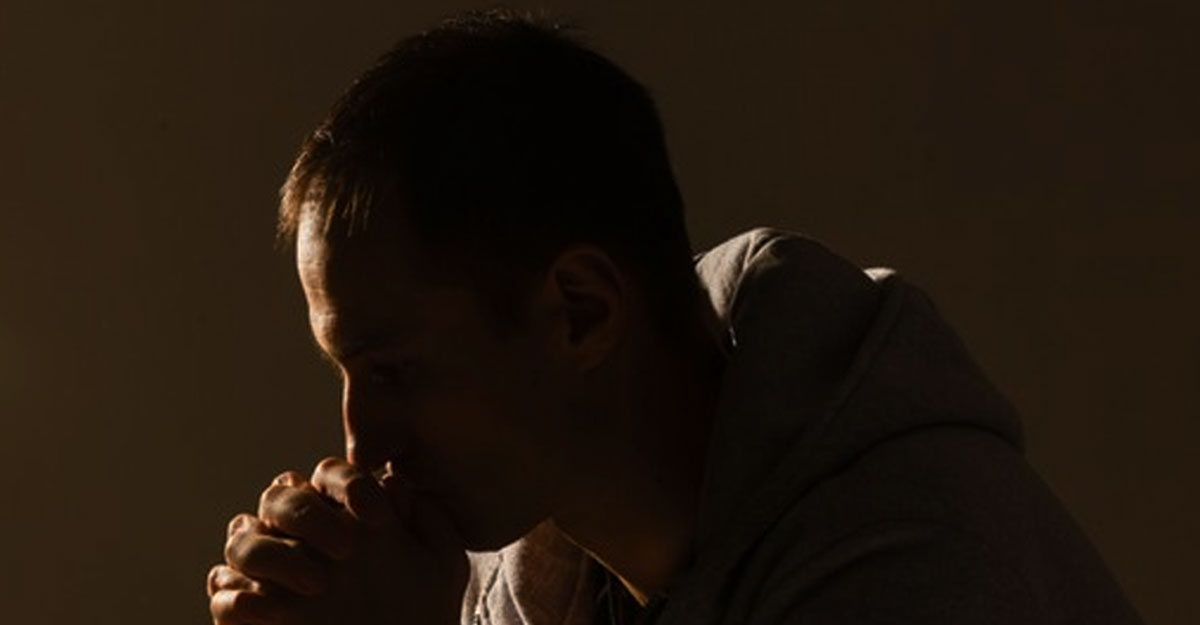 নারী বাইরে গিয়ে গুনাহে জড়ালে এর দায় কি স্বামী/বাবার?