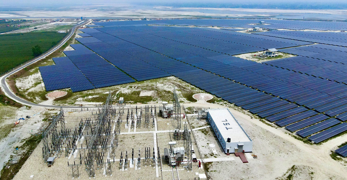 দেশের সবচেয়ে বড় সৌর বিদ্যুৎকেন্দ্রে উৎপাদন শুরু