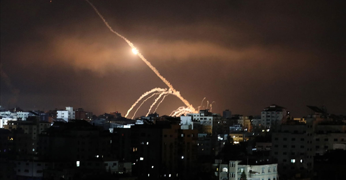 লেবানন থেকে ইসরায়েল অভিমুখে অন্তত ৩০টি রকেট নিক্ষেপ