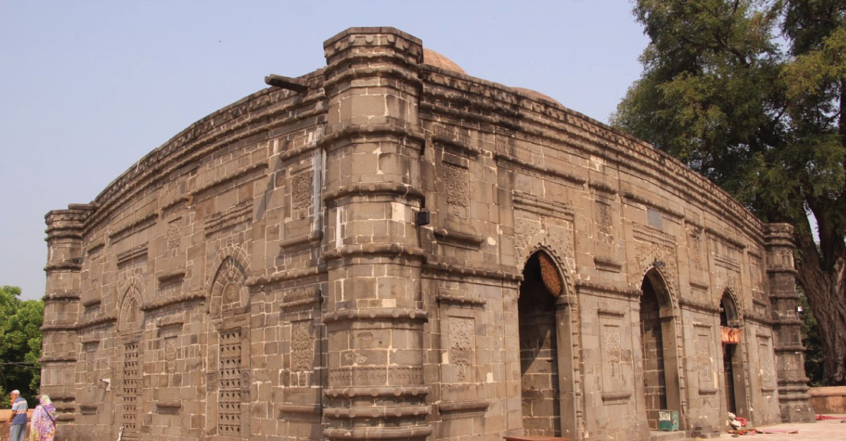 সুলতানি আমলের ঐতিহ্য ‘কুসুম্বা’ মসজিদ