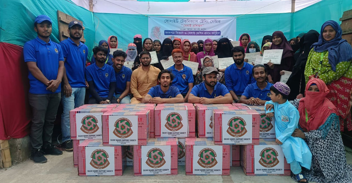 ২৭ অসহায়-বিধবাকে বিনামূল্যে সেলাই মেশিন প্রদান