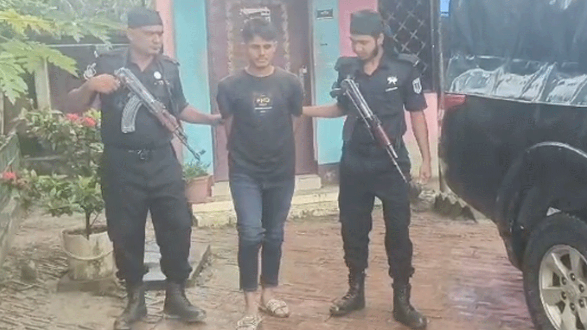 টেকনাফে ইয়াবাসহ মাদক কারবারি আটক