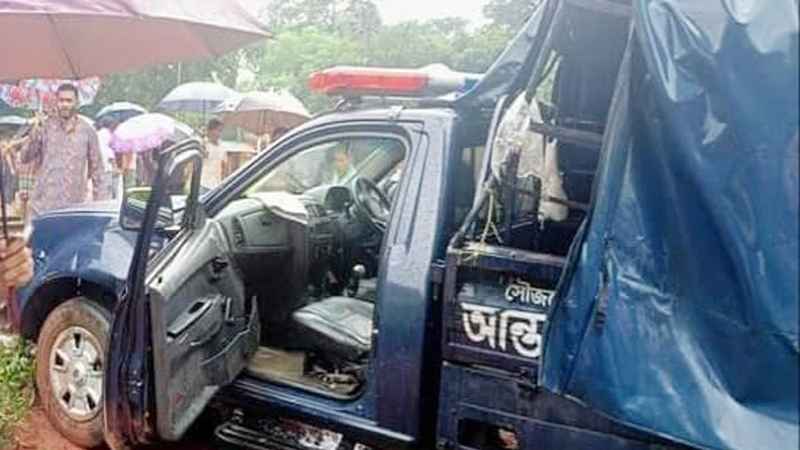 চট্টগ্রামে ট্রেনের ধাক্কায় ২ পুলিশসহ প্রাণ গেল ৩ জনের