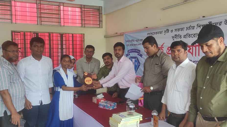 সুবর্ণচরে দুর্নীতি প্রতিরোধে স্কুল পর্যায়ে বিতর্ক প্রতিযোগিতা
