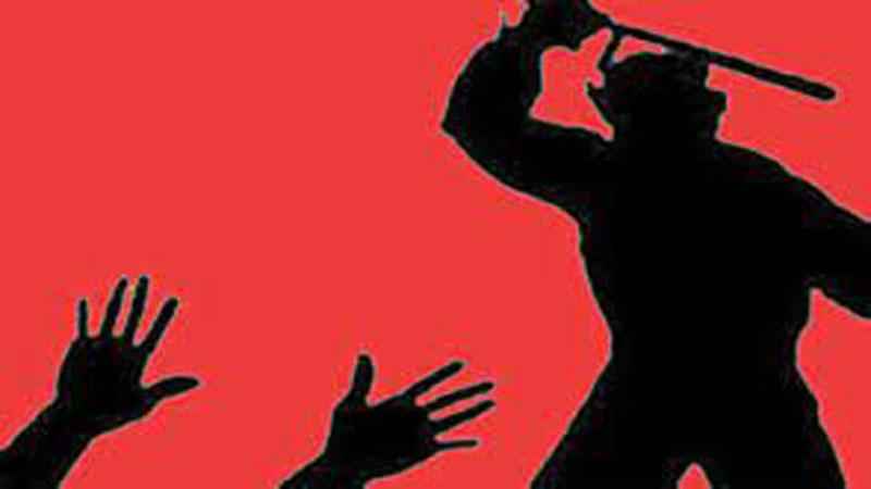 অসামাজিক কার্যকলাপের সময় আটক ২, জুতার মালা পরিয়ে ফেসবুকে প্রচার