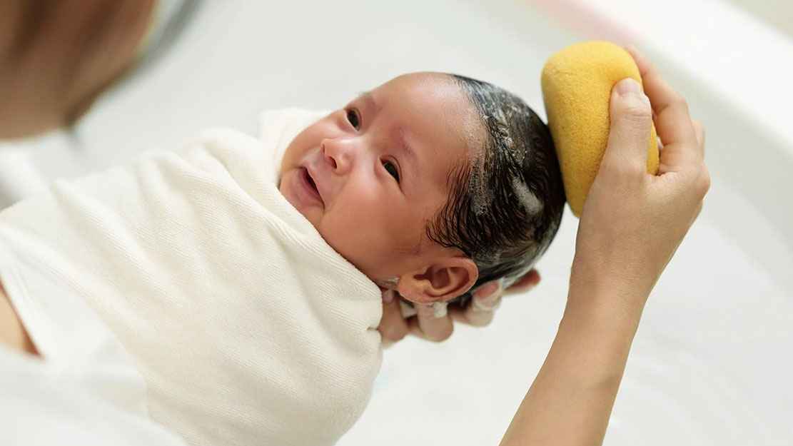 নবজাতককে প্রথমবার গোসল করানোর সময় যে বিষয়গুলো খেয়াল রাখবেন