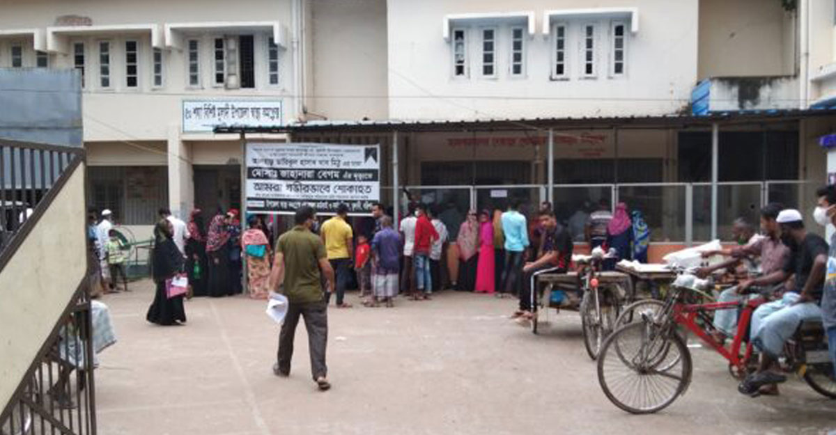 ১০ গুণ বেশি টাকায় ক্লিনিকে ডেঙ্গু পরীক্ষায় বাধ্য হচ্ছেন রোগীরা