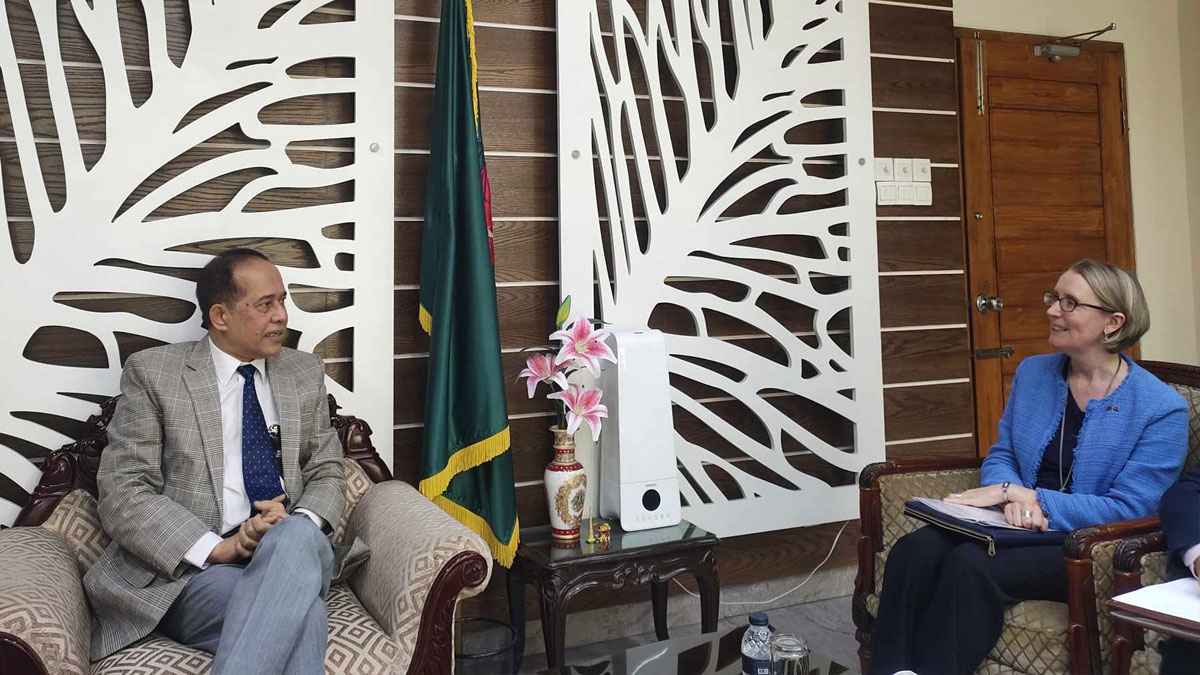 নির্বাচনে সাংবাদিকদের মোটরসাইকেলে নিষেধাজ্ঞার প্রসঙ্গ তুললেন কুক