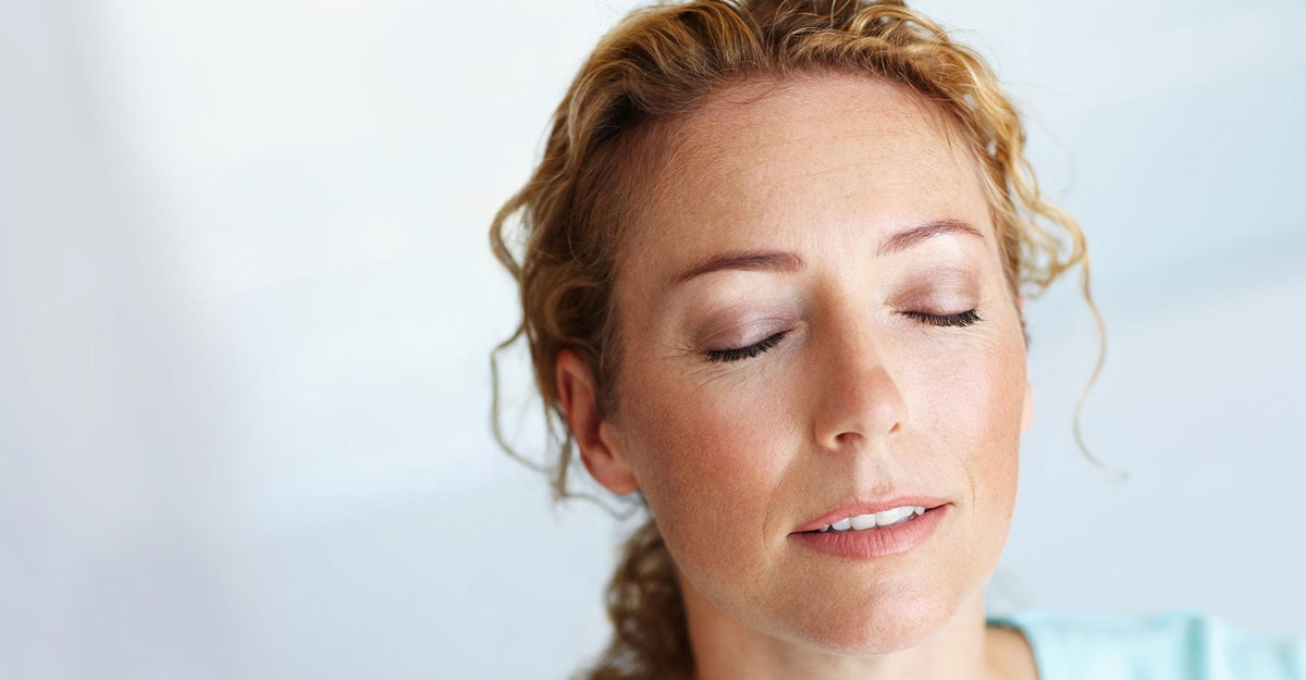 কালো নয়, চোখ বন্ধ করলে মানুষ কোন রঙ দেখে?