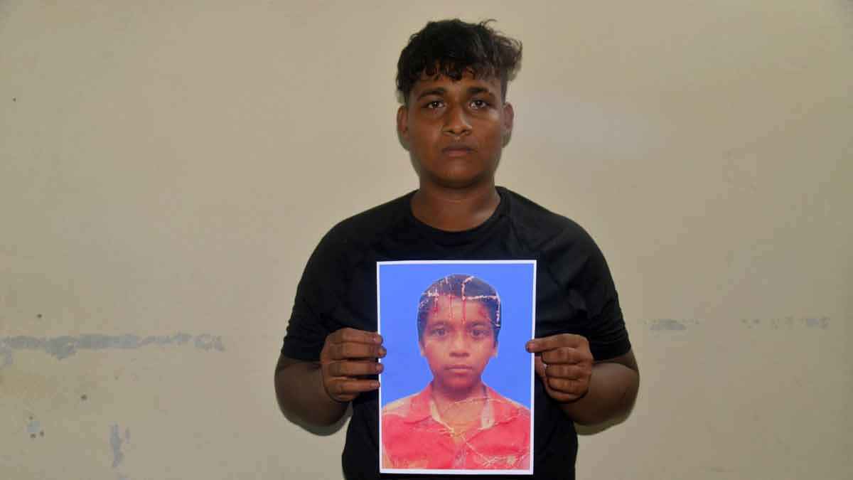 ছোট ভাইকে খুঁজতে যশোর শহরে বড় ভাই