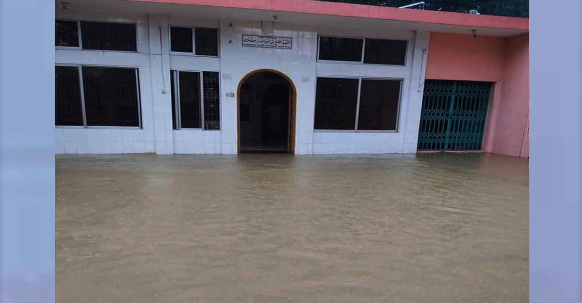 বন্যায় ডুবে যাওয়া মসজিদে নামাজের পদ্ধতি কী হবে?