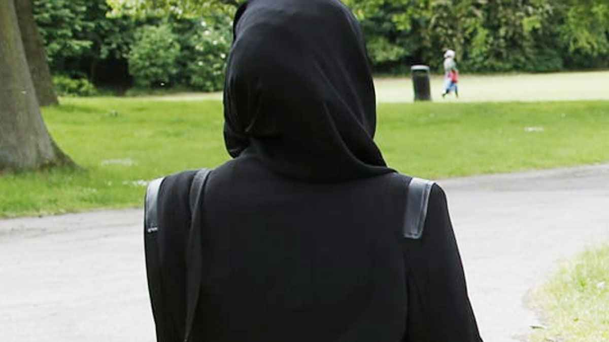 নারীদের জন্য জোরে কথা বলার বিধান