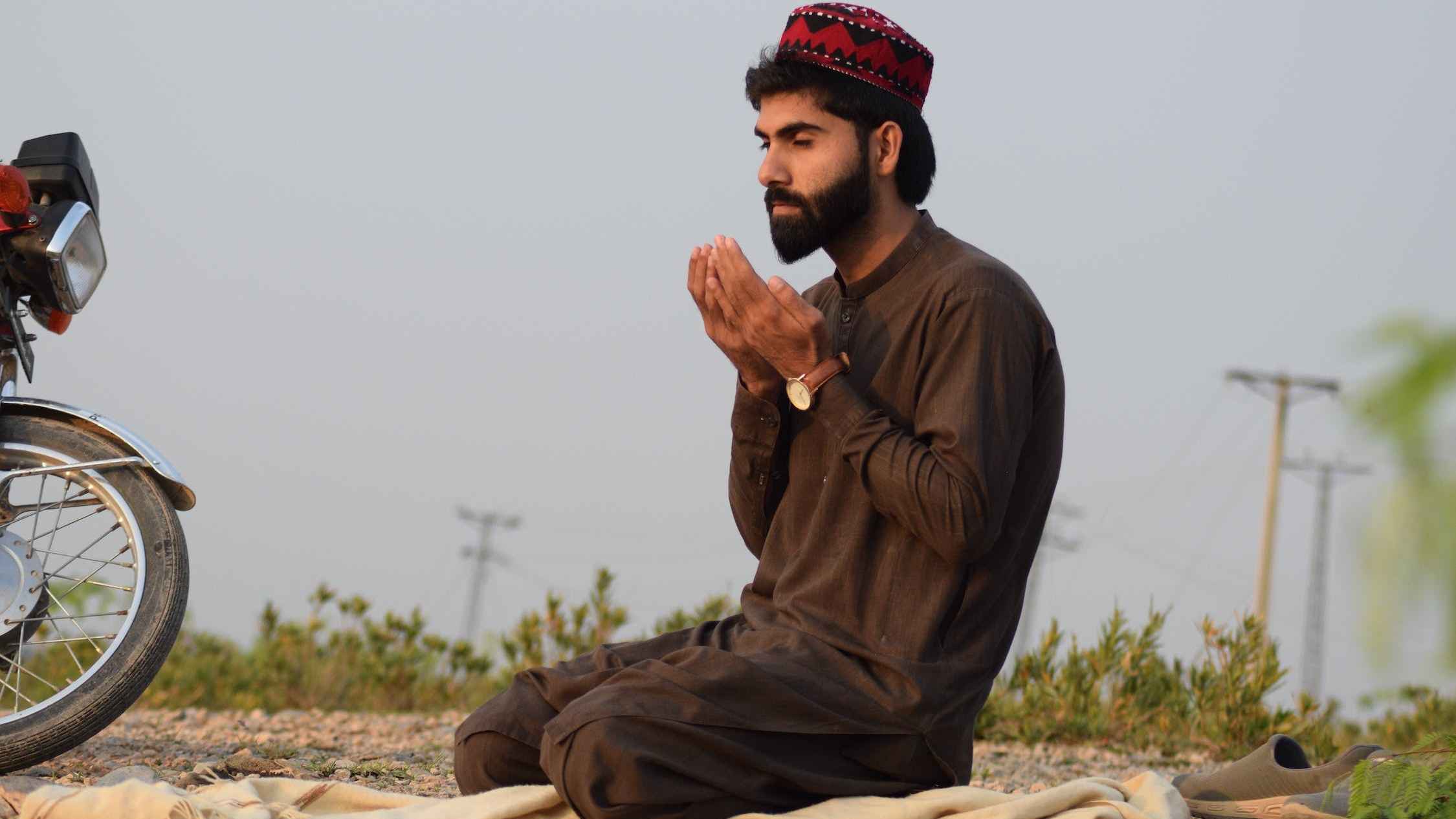 জীবনের কাজা নামাজ আদায় করতে হবে, নাকি তাওবা যথেষ্ট?