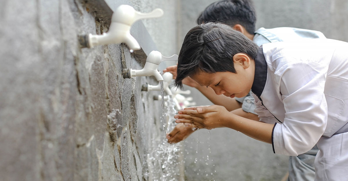অজুতে ব্যবহৃত পানির ছিটা কি নাপাক?