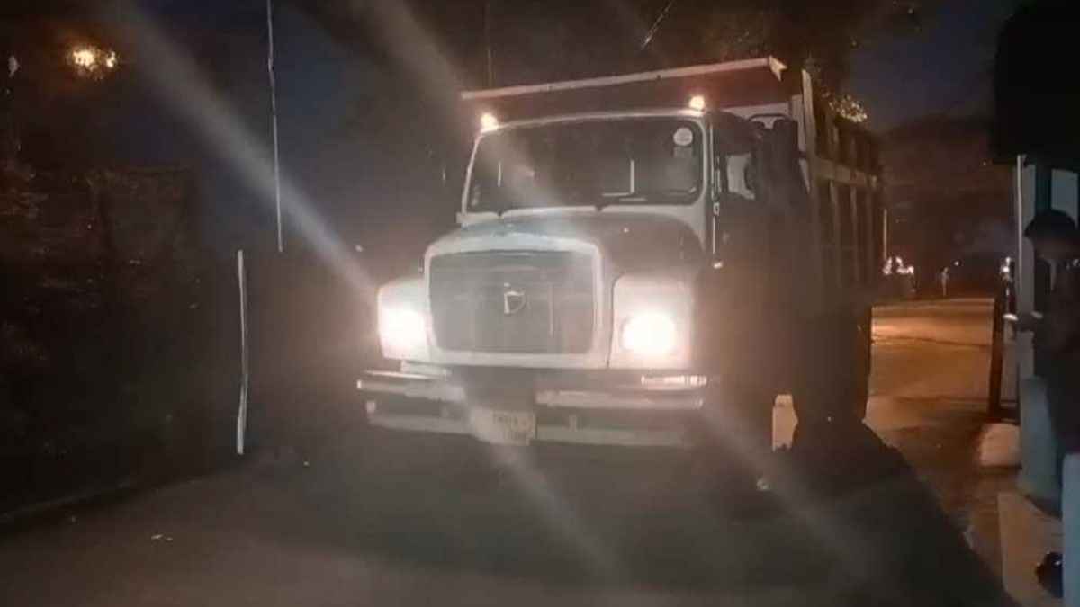 দেড় মাস পর আখাউড়া স্থলবন্দর দিয়ে পাথর আমদানি