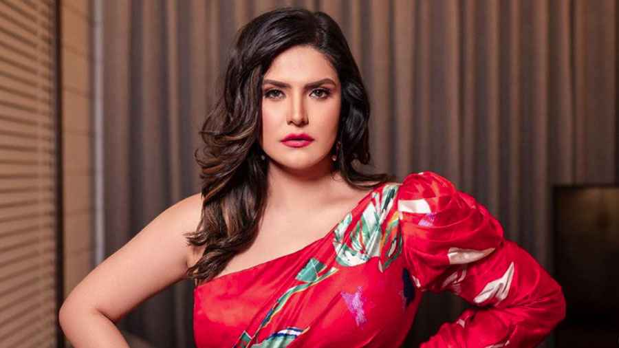 প্রতারণার মামলায় আদালতে আত্মসমর্পণ অভিনেত্রীর