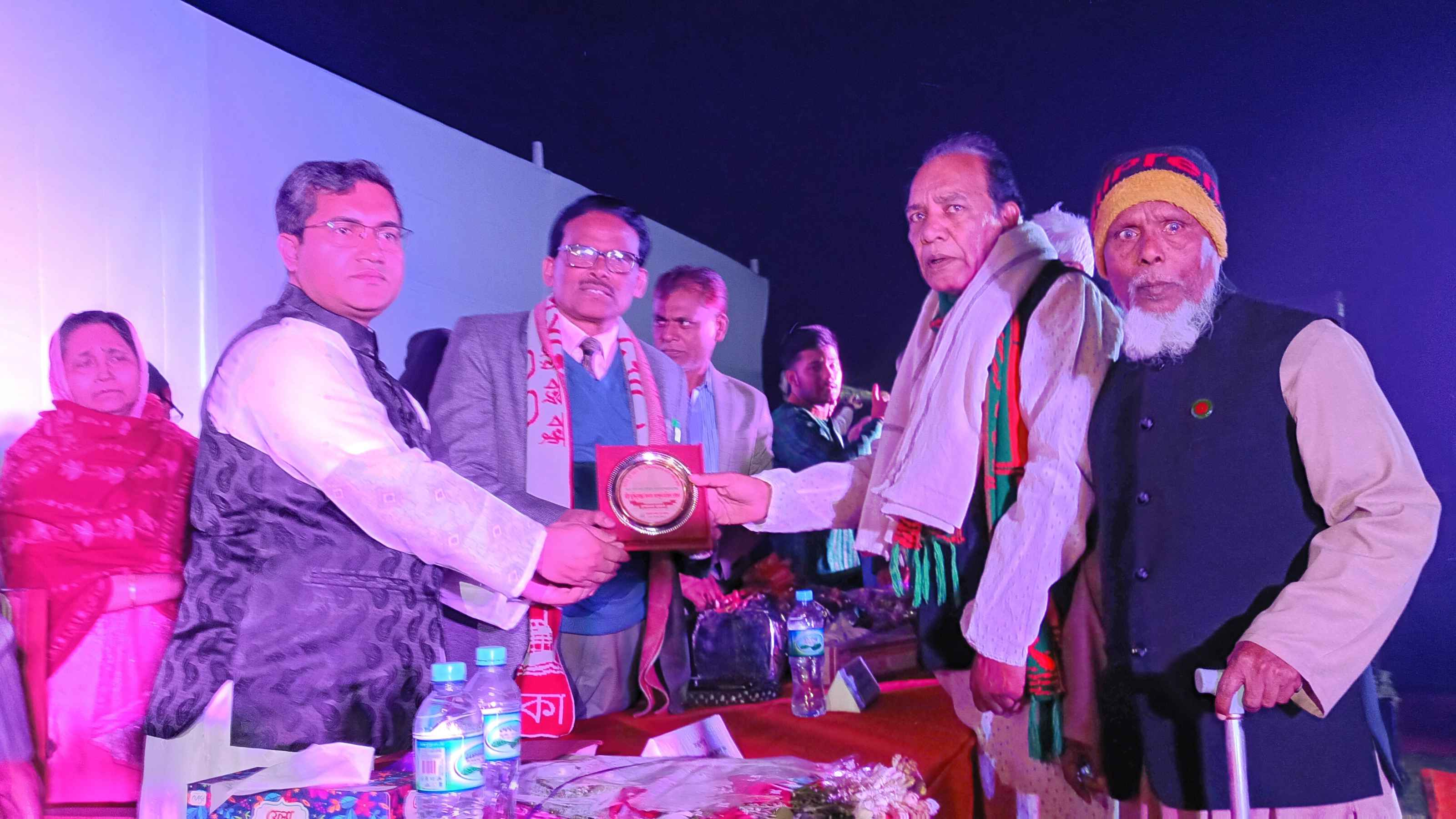 বিজয় দিবস উপলক্ষে বীর মুক্তিযোদ্ধাদের সম্মাননা প্রদান