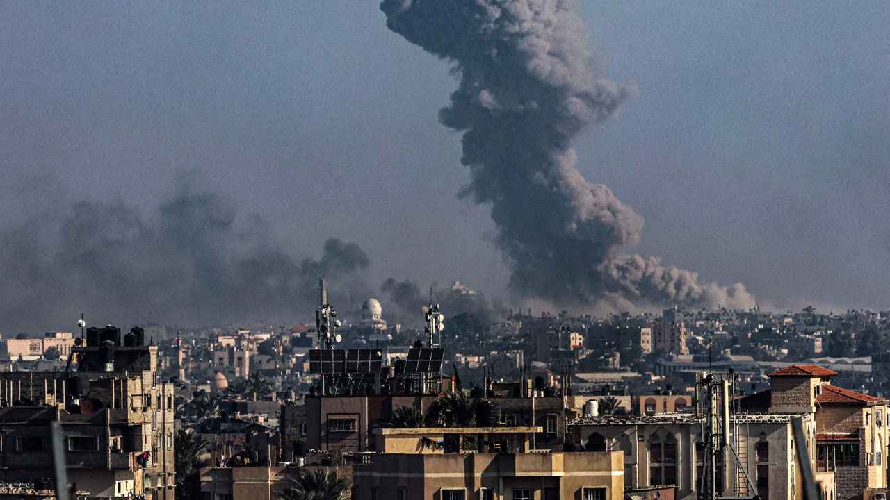 গাজায় ইসরায়েলি হামলায় নিহত ফিলিস্তিনির সংখ্যা বেড়ে ২১,৮২২