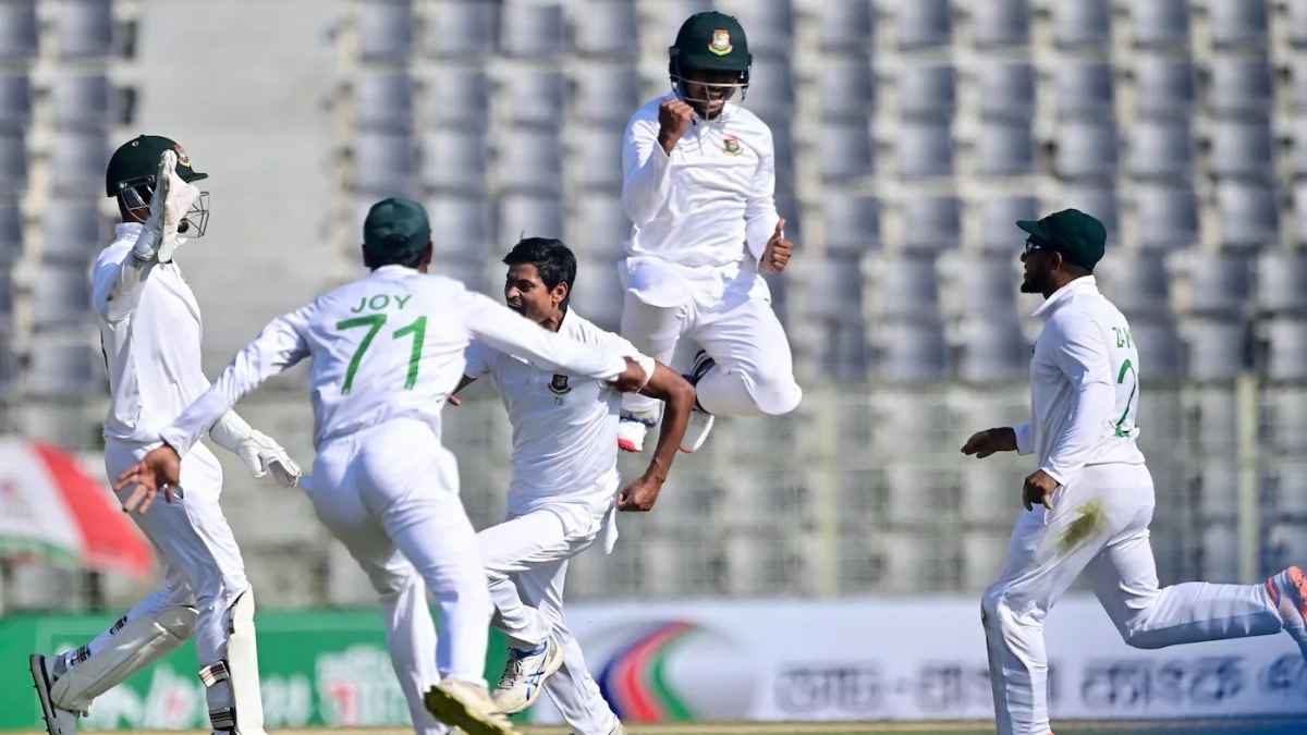 পাঁচ উইকেট হারিয়ে চাপে নিউজিল্যান্ড