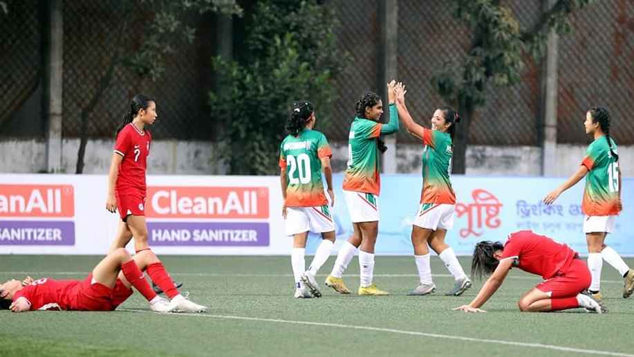সিঙ্গাপুরের জালে বাংলাদেশের দুই হালি