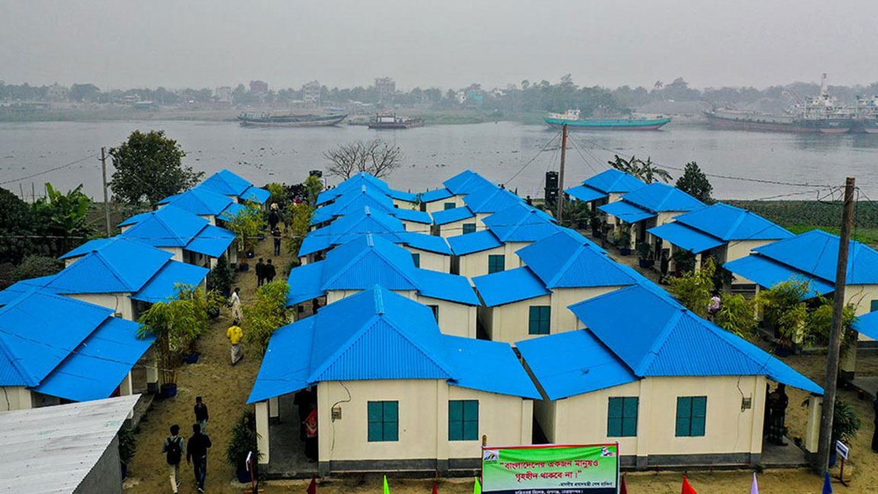 Xotinlarning pornografik fotosuratlarini joylashtirdi Yalangoch rossiyalik sportchi ayollarning fotosuratlari