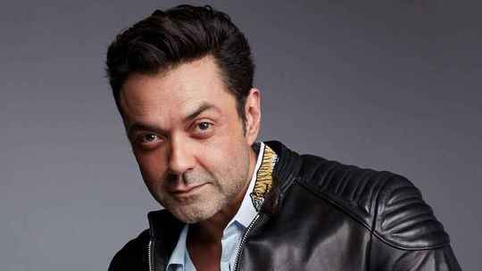 ‘অ্যানিমেল’ ছবিতে মাথায় মদের গ্লাস নিয়ে নাচ, যা বললেন ববি