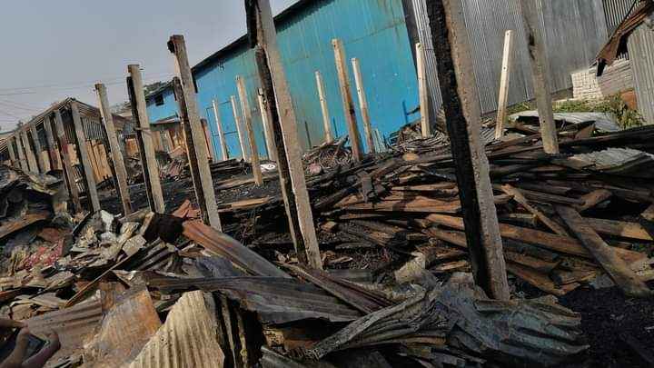 মিরসরাইয়ে আগুনে বসতঘরসহ ৯ ব্যবসা প্রতিষ্ঠান পুড়ে ছাই