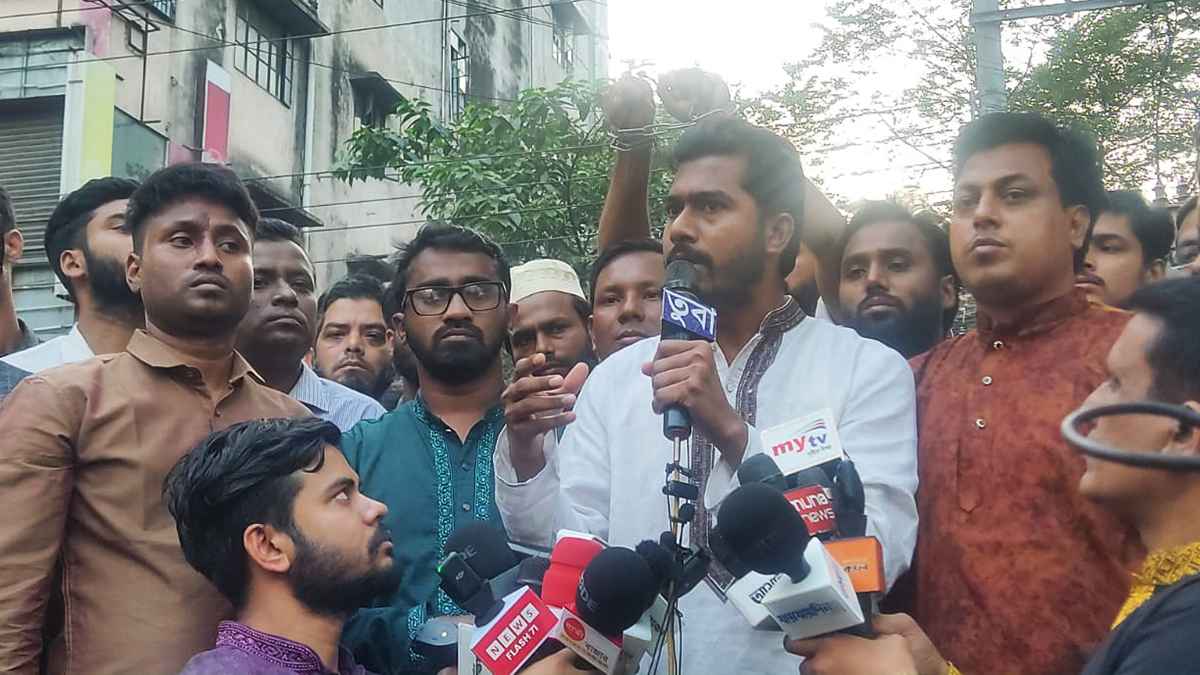 শুধু বিদেশিদের দিকে তাকিয়ে থাকলে হবে না, রাজপথে নামতে হবে: নুর